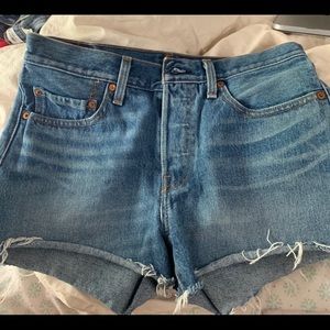 Urban outfitters-Levi 501 shorts